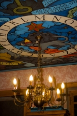 stropní malba Jana Krystoforiho v cukrárně Alchymista