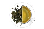 Čaj oolongti kuan yin, šálek čaje a  čajové lístky