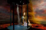 Expozice živli v Libereckém centru iQLANDIA, na obrázku dívka sledující uměle vytvořené tornádo