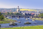 Obrázek k článku o prvomájové plavbě kolesových parníků saské flotily v Drážďanech pro web gastrovylety.cz. Na obrázku kolesové parníky na Laby