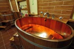 Wellness hotel v Beskydech, na obrázku lázně v hotelovém spa