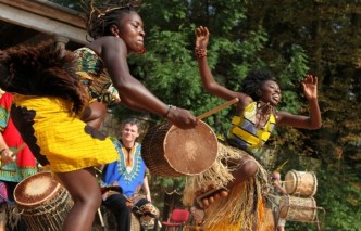 Afričtí tanečníci na festivalu doteky Afriky