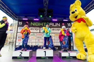 Děti na stupních vítězů závodu Night run v Praze