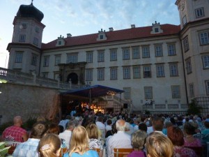 koncertní pódium na zámku Mníšek 