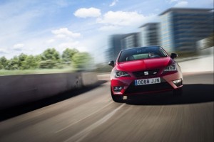 červený automobil SEAT Ibiza CUPRA 