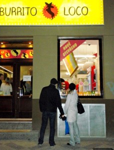 Mexická restaurace Burrito Loco vchod z Dejvické ulice, Dejvická 6