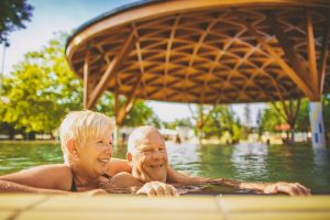 Lázně Bükfürdő- pár seniorů na ozdravné kůře - Ma´darské lázně